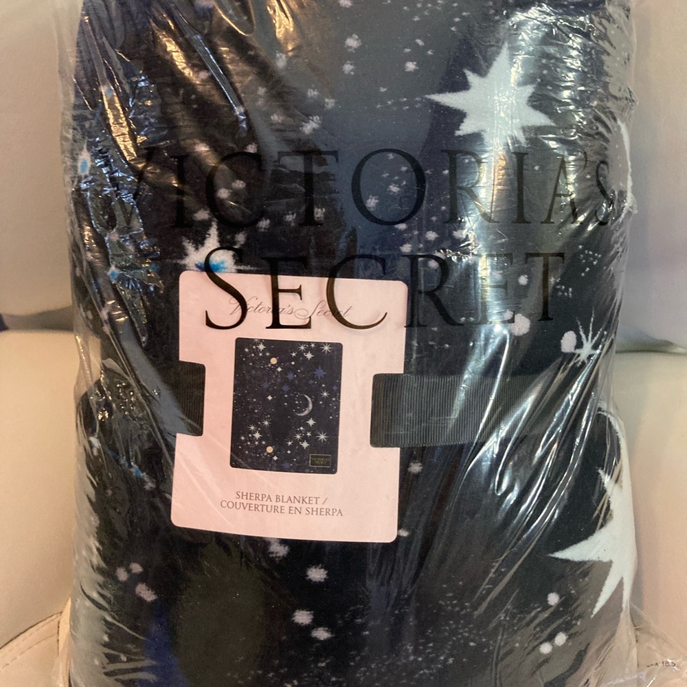 Victoria’s Secret Blanket/Throw nwt